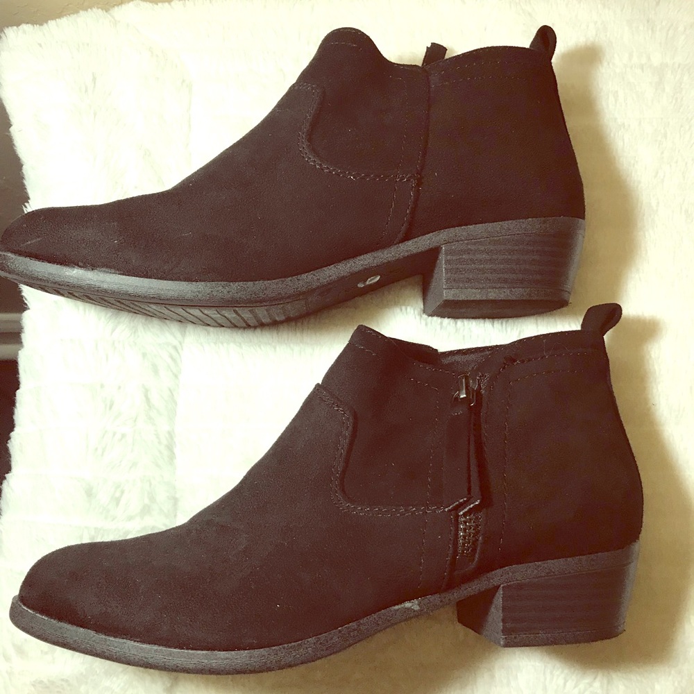 Black booties - NWT - size 8